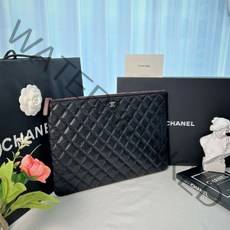 샤넬 [명품]재고 클래식 클러치 캐비어 라지 블랙 은장 A82552 851131410..