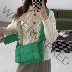 패딩 크로스 숄더 겨울 가방 백 체크 포인트 가을 인스타 감성 데일리 OOTD 컬러 비비드 빅 사이즈